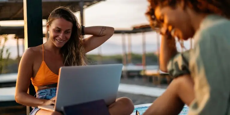 Digital nomads creating passive income streams while traveling
