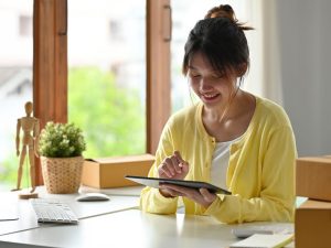 digitale produkte erfolgsgeschichten digitales Nebeneinkommen aufbauen passives Einkommen erfahrungen automatisierte Online-Umsätze planbares Online-Einkommen digitales Mini-Produkt erstellen Evergreen-Funnel bauen Verkaufsprozess automatisieren mini digital product-success stories full-time income streams digital product business, mini‑offer, passive income, evergreen funnel, online creator, side hustle Sofia writing newsletter – “Coach building business without social media”