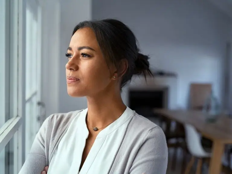 Established business owner reflecting on digital business decisions and structural clarity, clarity reduces decision anxiety Angst vor digitaler Entscheidung