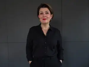 Melanie Wild-Schleiffelder discusses the productized consulting and service strategies and evolution in a modern workspace beratung digitalisieren