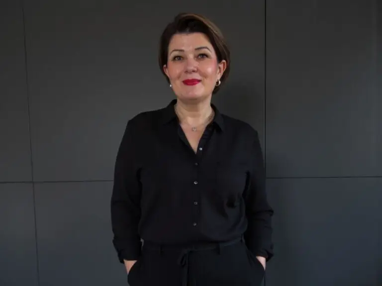 Melanie Wild-Schleiffelder discusses the productized consulting and service strategies and evolution in a modern workspace beratung digitalisieren